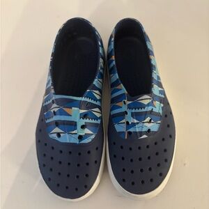 Native Millers Blue Print Slip on Waterproof Shoes, Almost brand new, size J3